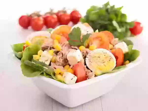 سلطة البيض بالخضار