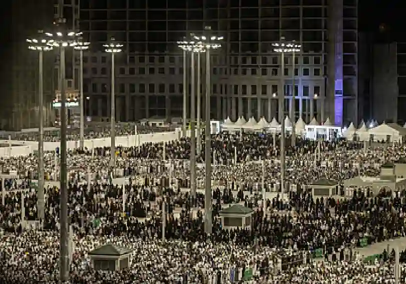 أكثر من 122 مليون زائر يؤدون العمرة في الحرمين الشريفين