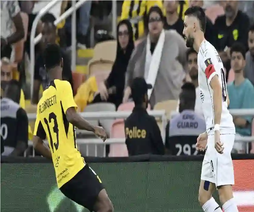 أزمة تحكيمية تقضي على الشباب من نهائي كأس الملك 