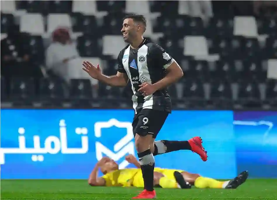 ردة فعل غير متوقعة من حمد الله بعد هدف الشباب