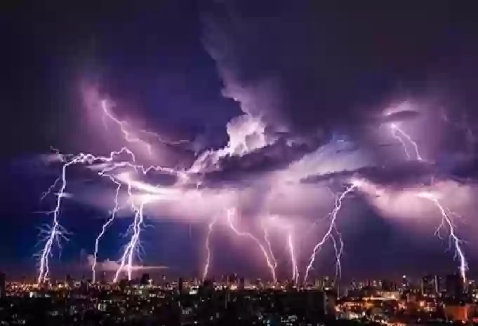 الأرصاد السعودية تطلق الانذار بهذه المناطق اليوم