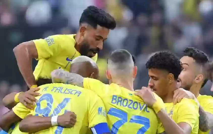النصر يصدم الهلال ويجدد عقد نجمه