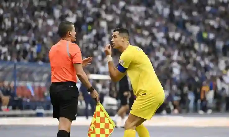 حكم قمة الهلال والنصر