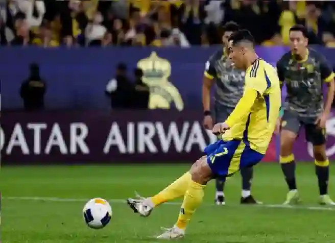 النصر ينتصر بركلة مثيرة للجدل