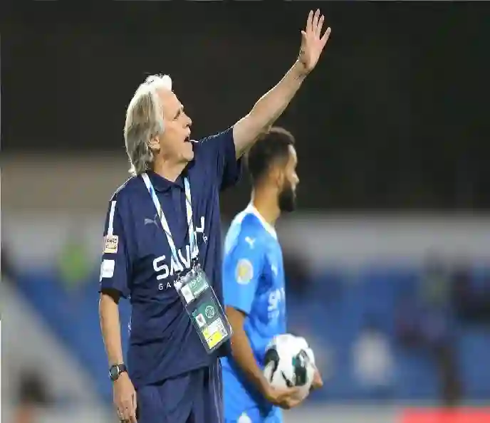 خيسوس يفجر مفاجأة مدوية في تشكيل الهلال