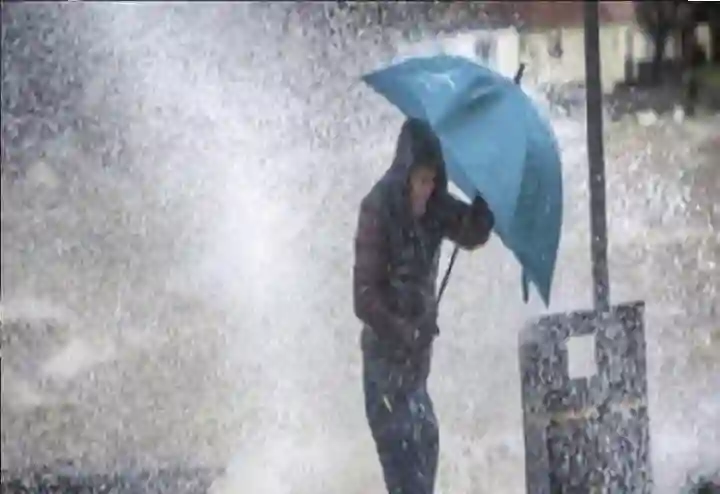 طقس مضطرب يجتاح 9 مناطق بالمملكة