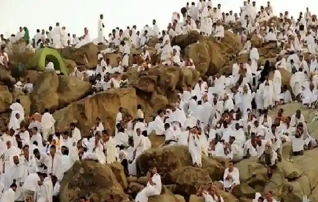 شاهد ملايين الحجاج على صعيد عرفة