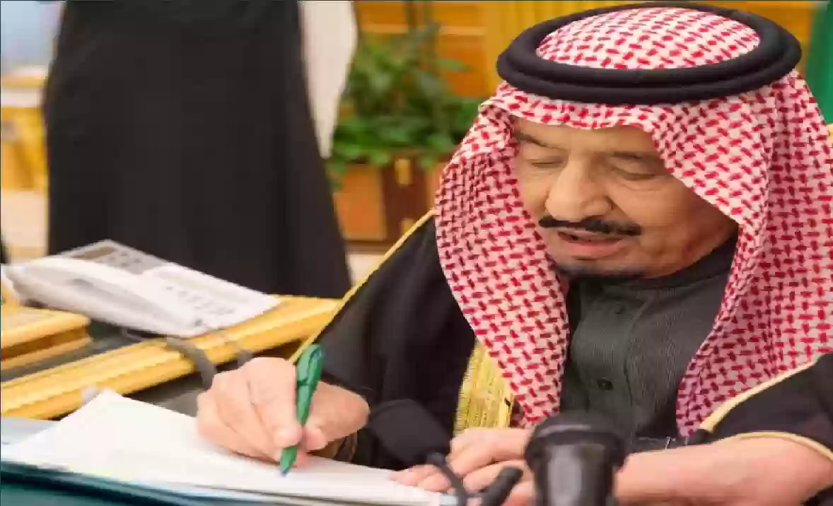 إجازة أسبوعية لمدة 3 أيام وزيادة 20% في رواتب القطاعين المدني والعسكري