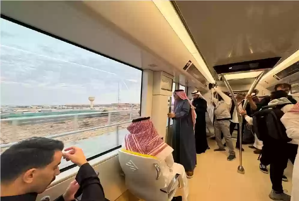 قطار الرياض يوقف حركة السير جزئيا بسبب طارئ