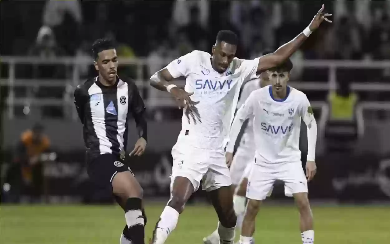 مصعب الجوير يثير الجدل بعد هزيمة الهلال أمام الاتحاد