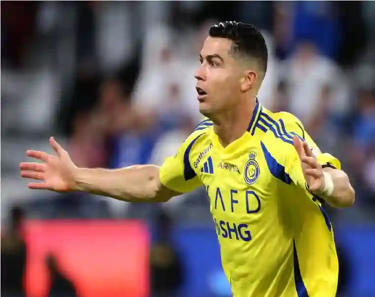الهلال قدم لرونالدو أضعاف ما يعرض على أوسيمين