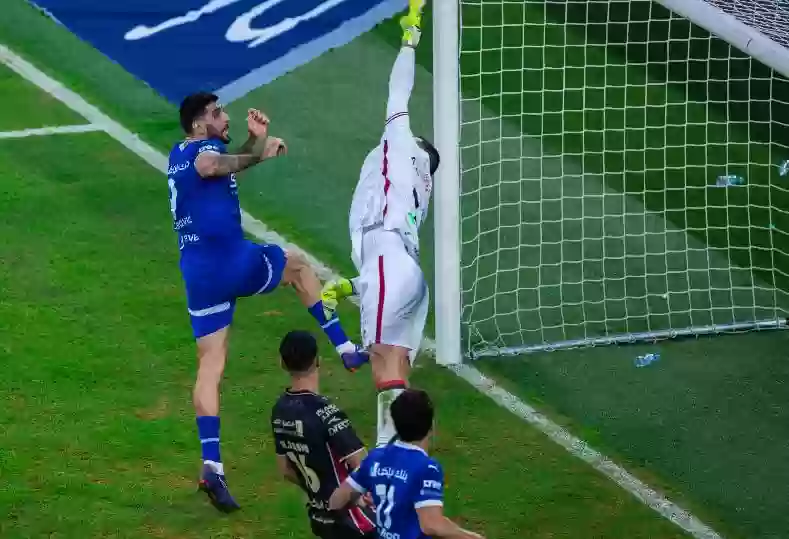 الهلال والرائد 