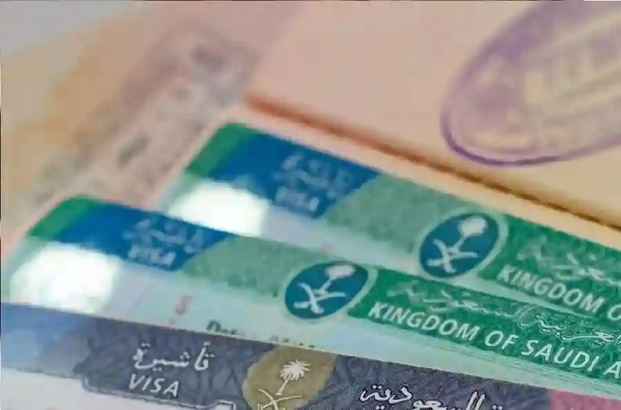 السعودية تقرر إيقاف إصدار تأشيرات الزيارة العائلية والسياحية