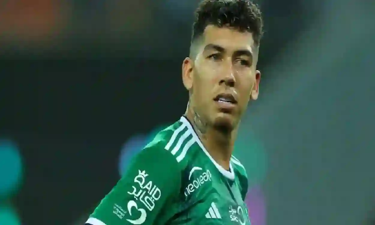 فيرمينو يثير الجدل بعد رفعه من قائمة الأهلي