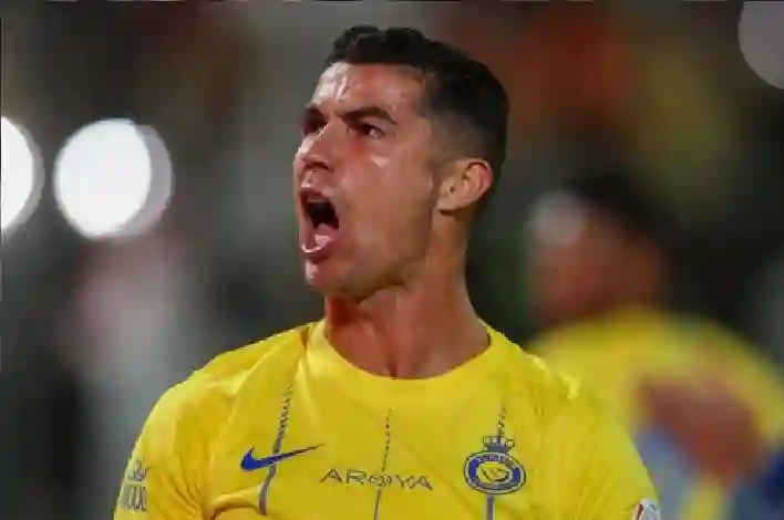 الكشف عن راتب رونالدو في عقده الجديد مع النصر