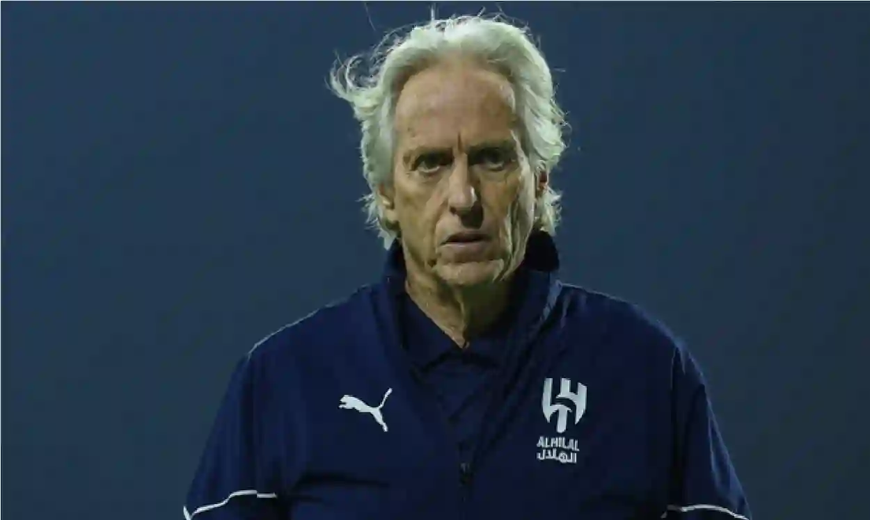 خيسوس يفتح النار على حكم مباراة الهلال والرياض