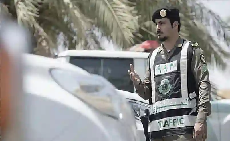 المرور السعودي ينبه ويطلق مخالفة جديدة تصل الغرامة الى 300 ريا