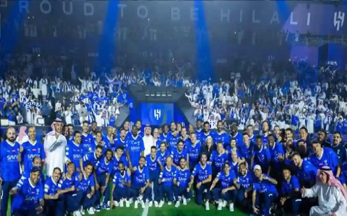 الهلال يبهر العالم