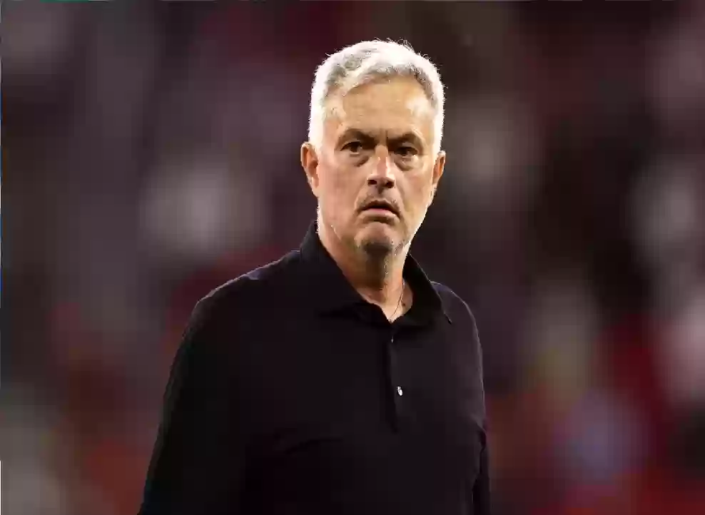جوزيه مورينيو يضع عينه على نجم الأهلي السعودي