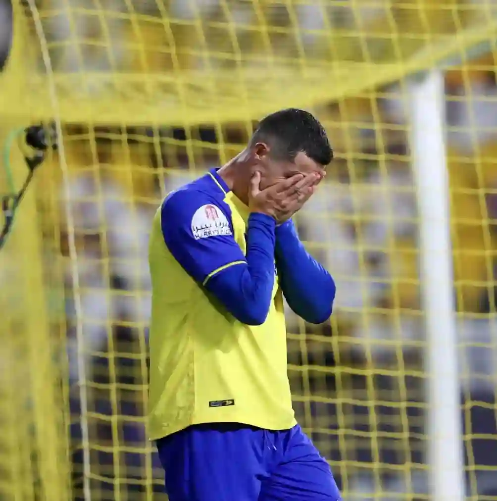بكاء لاعبي النصر بعد الهزيمة المفاجئة أمام الاتفاق 