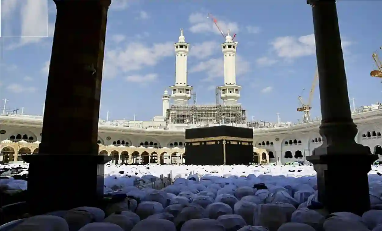 تفاصيل هندسية مذهلة عن سطح الكعبة المشرفة