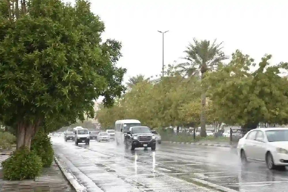 أمطار غزيرة وسيول تجتاح المملكة اليوم