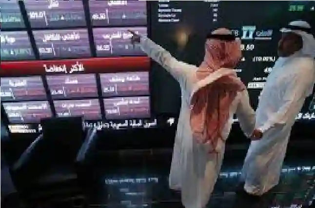 سوق الأسهم السعودية يشهد خسائر مفاجئة