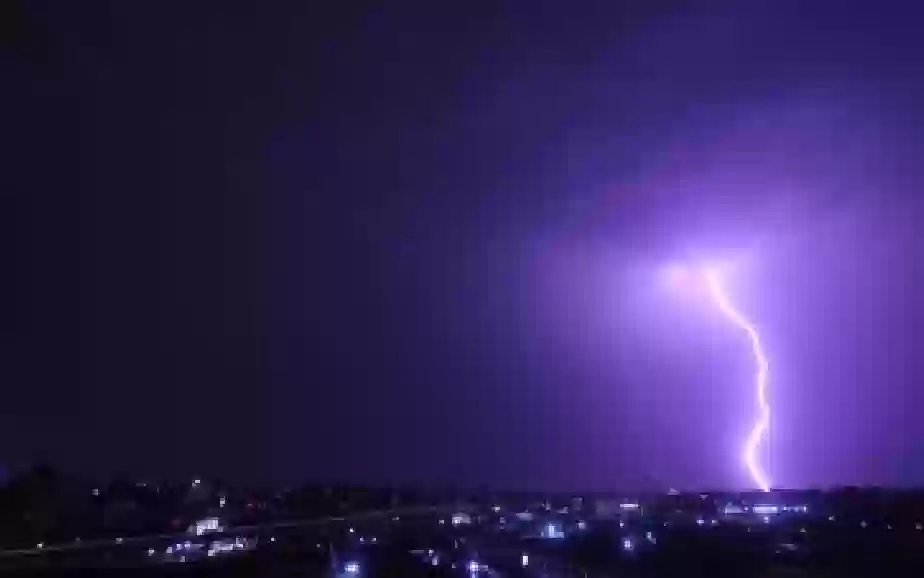 أمطار غزيرة وصواعق رعدية تضرب هذه المناطق غدا باليوم الوطني 94