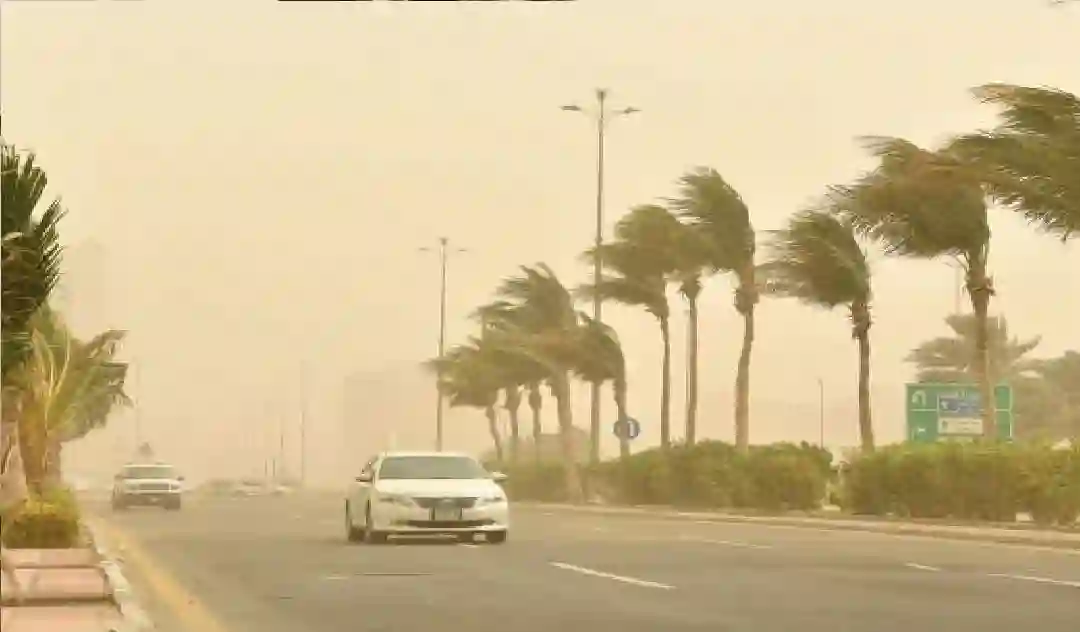 أمطار غزيرة على الرياض وخفيفة في الدمام