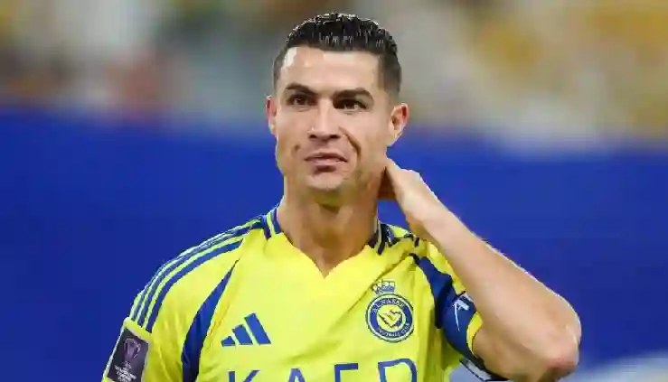 رونالدو يفجر مفاجأة في مفاوضاته مع النصر