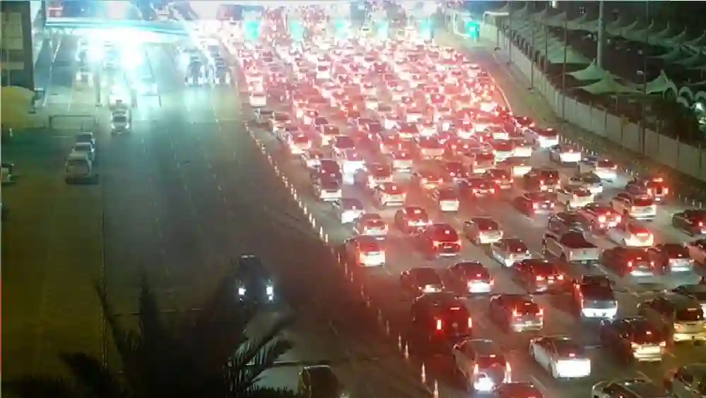 ازدحام غير مسبوق على جسر الملك فهد