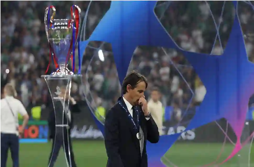 قرار غامض من إنزاجي يثير القلق في الهلال