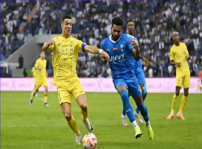نجم الأخضر يثير الجدل قبل ديربي الهلال والنصر