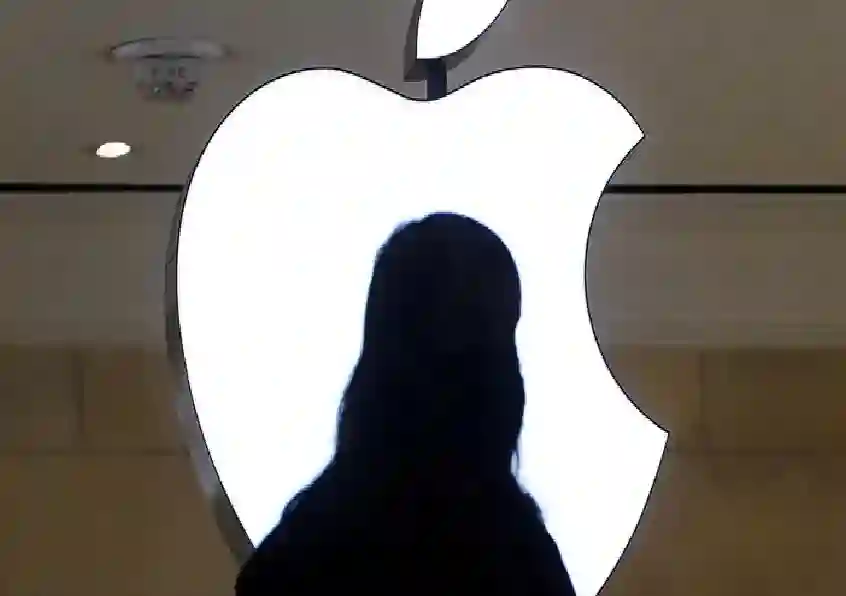 أبل تحذر من تطبيق مهدد للخصوصية بالسعودية