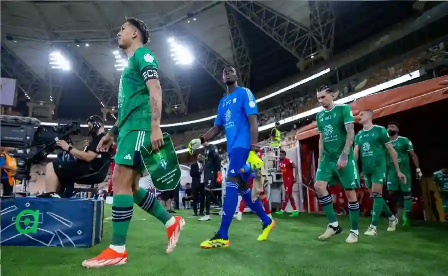 الأهلي يقترب من التعاقد مع مدافع أوروبي