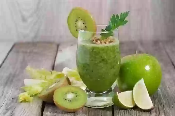 عصير الكيوي بالليمون والنعناع