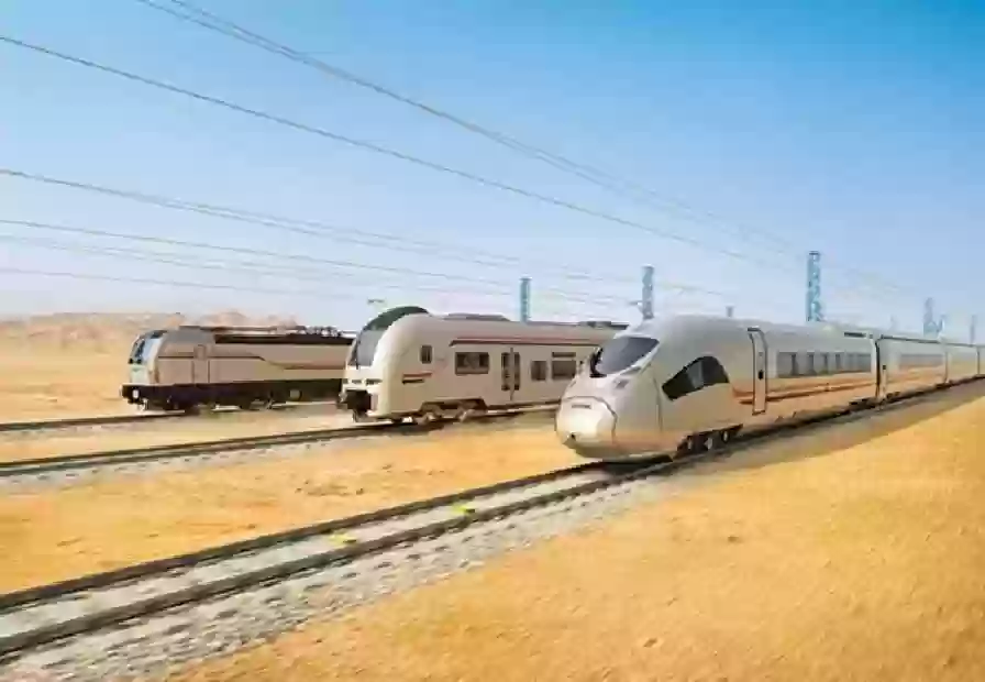 لحظة انطلاق قطار الرياض بسرعته العالية على القضبان الحديدية