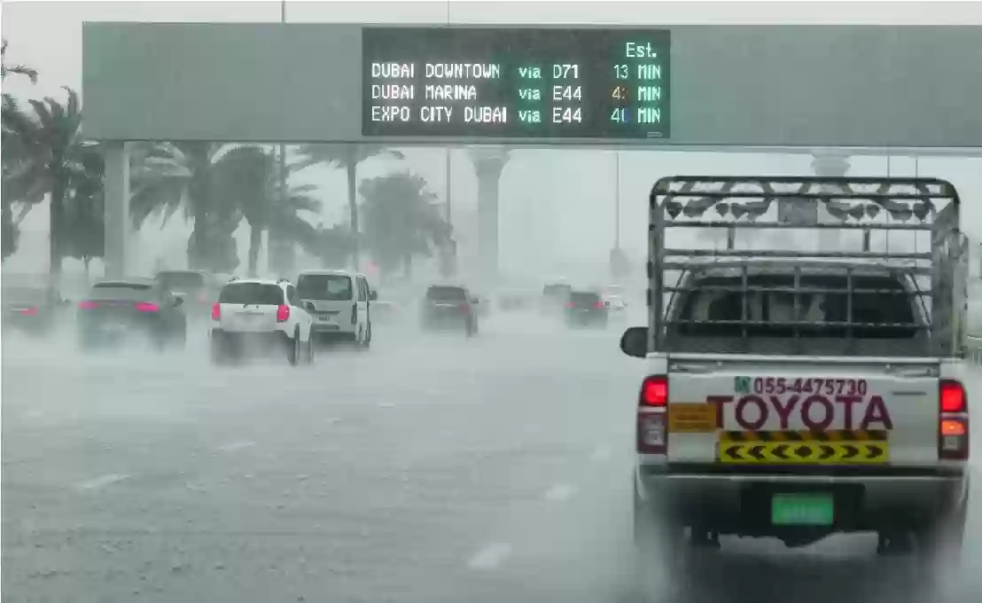 أمطار ورياح قوية تضرب 10 مناطق مع انخفاض في مدى الرؤية